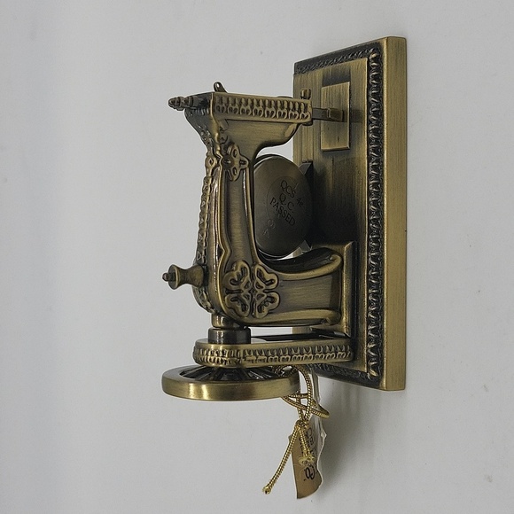 1991- Sewing Machine Clock NWT - Picture 2 of 8